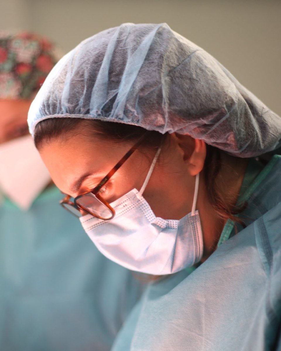 Os presentamos a la #doctora Estíbaliz Alvarez Peña, #cirujano experta en #paredabdominal compleja y reparación endoscópica de la pared (#REPA). Desde este mes de junio, se ha incorporado a tiempo completo, a nuestro #equipo 🙌🙌🙌