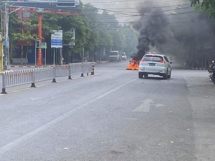Htet_AungLin_ED's tweet photo. Two bomb blasts took place in various parts of #Mandalay after a clash between Mandalay PDF and Junta terrorists in Chan Mya Thar Si Township.
#UnfetteredAccessForAids 
#June22Coup 
#WhatsHappeningInMyanmar https://t.co/JxKN3s6x0g