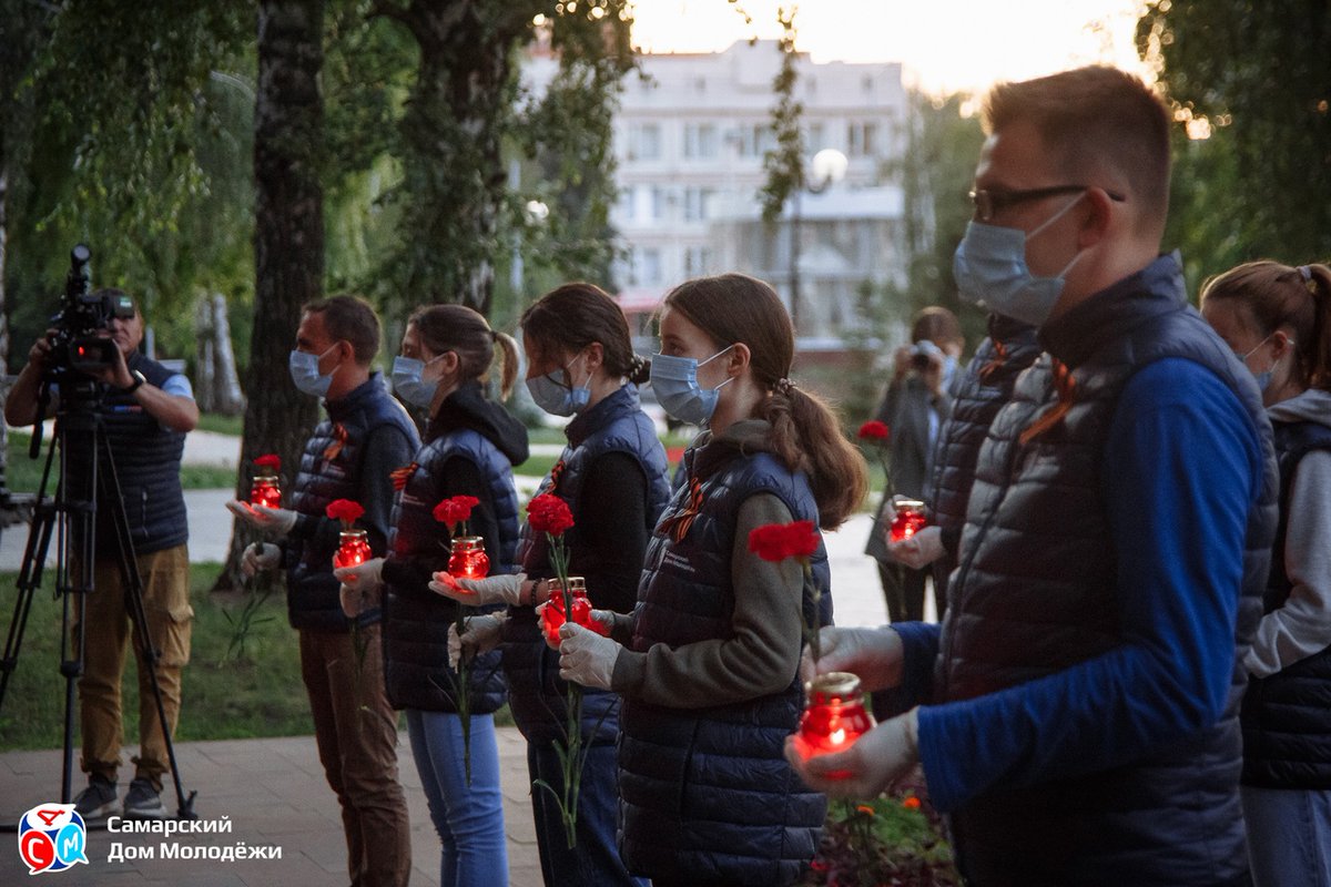 22 июня — День памяти и скорби по тем, кто сделал всё возможное для защиты своего Дома, но так и не успел взглянуть в мирное небо. Безвозвратные военные потери СССР составили 11 444 100 человек, потери гражданского населения в зоне оккупации — 13 684 700 человек.