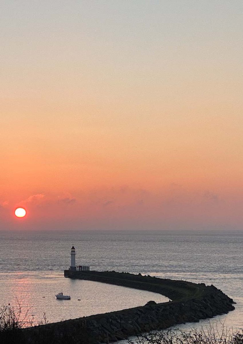 Good morning from Barry Island <a href="/_BARRYISLAND_/">Barry Island ❤🏴󠁧󠁢󠁷󠁬󠁳󠁿❤ #BarryIsland</a> <a href="/Marcos_Cafe_/">Marcos Barry Island</a> <a href="/VOGCouncil/">Vale Council 🏴󠁧󠁢󠁷󠁬󠁳󠁿🇺🇦</a> <a href="/Barrybados/">#Barrybados</a> <a href="/RNLI_Barry_VC/">RNLI Barry Island</a> <a href="/BarryYacht/">Barry Yacht Club</a> <a href="/ItsYourWales/">It's Your Wales</a> <a href="/WalesPhotos/">Wales Photos</a> <a href="/WalesPhotograph/">Wales Photography</a> <a href="/visitthevale/">Visit the Vale</a> <a href="/ValeLife/">Vale Life</a>