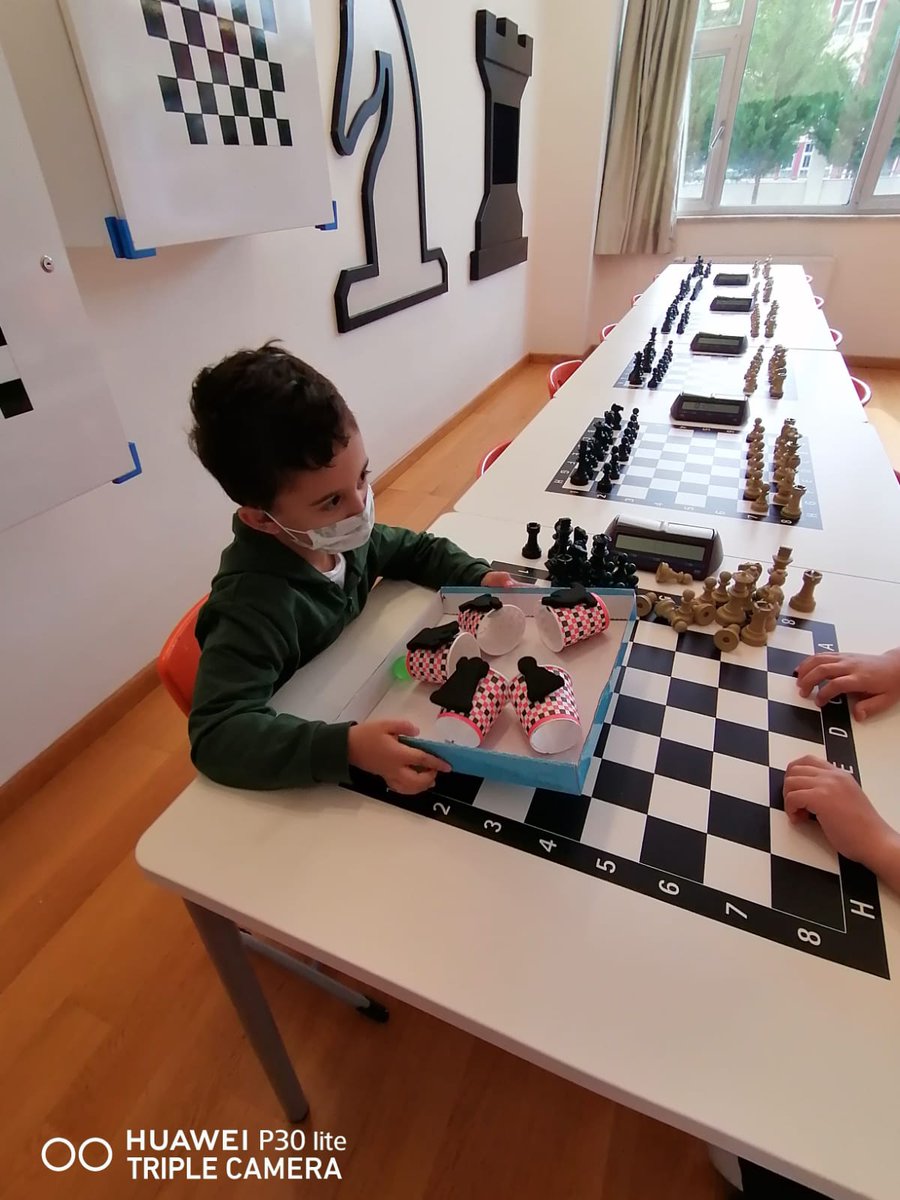 batikentdoga's tweet photo. İTÜ Eta Vakfı Batıkent Doğa Koleji Satranç dersinde “Puan Topluyorum ” etkinliği yapıldı.♟♟♟ @DogaOkullari @aligundogdu44 @muratyos @GuldenOnat @IzgiYelda https://t.co/NfD5iHPfBa