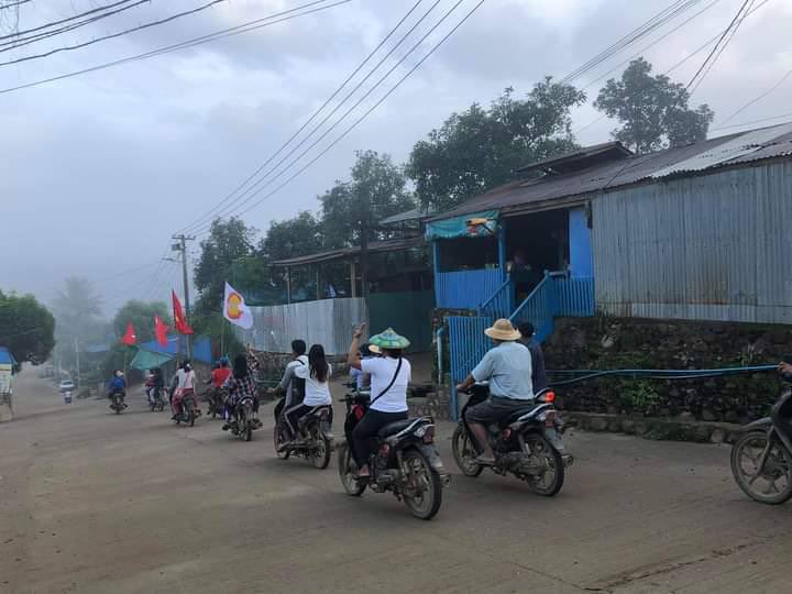 Eden_Of_K's tweet photo. Marching Motorcycles Strike against Genocidal Dictatorship by locals of Seikmu (Sai Taung) village, Hpakant Tsp.
#UnfetteredAccessForAids
#June22Coup 
#WhatsHappeningInMyanmar https://t.co/tt93ENRID7