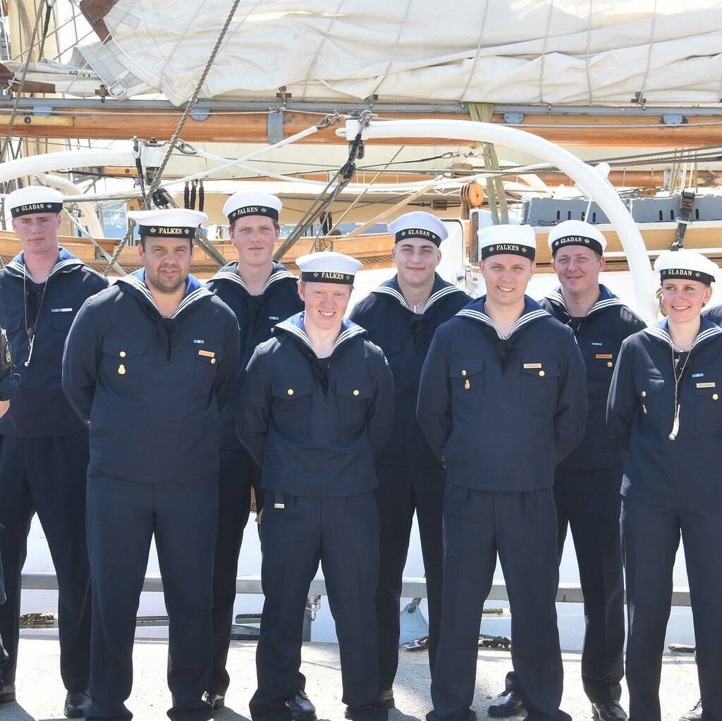 gladanochfalken's tweet photo. I fredags befordrades flera av skonertdivisionens sjömän av chefen för sjöstridsskolan. Sex stycken till korpral och två till menig klass två. Grattis och bra jobbat! ⚓️🌟 https://t.co/5Qq8EsPiXj