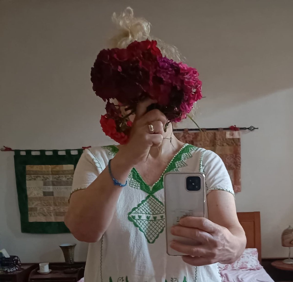 Marisa_venetian's tweet photo. Good morning!
Today Happy retreat Frida Kahlo style, care of a fresh traditional embroidered huipil and my flowers!

#marisaconvento #venetiandreams #impiraressa #fridakahlo #lifeofanimpiraressa #dayoff #takeabreak #dayoffbelike #dayoffvibes https://t.co/USDJ8zJSuJ