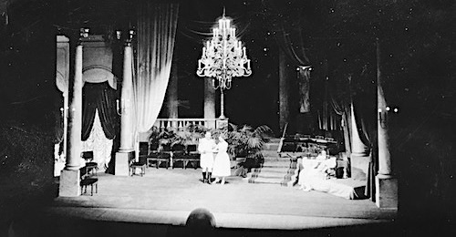 22 JUNI 1958
Avant-première van 'Der Zarewitsch' van de Zuid-Nederlandse Opera.
"Verheugend artistieke successen" (Limburgsch Dagblad) opera-archief.nl/index.php/home… via <a href="/OperaArchief/">OPERA ARCHIEF NL</a>