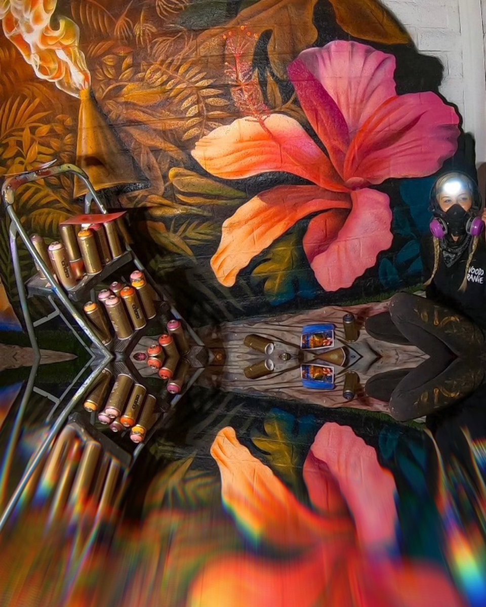 carlyealey's tweet photo. Navigating this jungle… 🌺🗿

#spraypaint #wip https://t.co/RIW9rJi3iJ