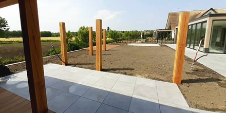 alluretuinen's tweet photo. Wij zijn lekker bezig met de tuinaanleg rondom een prachtige villa in Pijnacker. 

De tuin is nog ‘under construction’, gras, beplanting, beregening en pergola moet je er voor nu even bij bedenken. Hard op weg naar een prachtige villatuin!  

#villatuin #villa #garden #luxe https://t.co/5rfwWPBobA