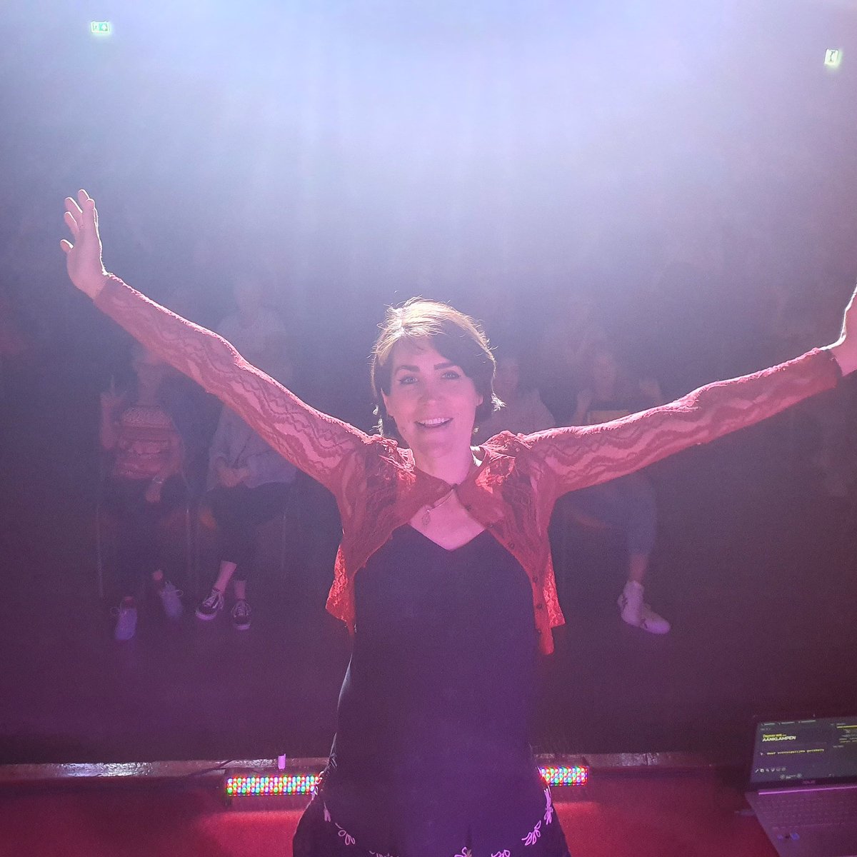 Wat een topavond: DAG MAMA 2
Ze gaat de boeken in! Een lach en een traan..Veel inzichten en handvatten tijdens een heerlijke avond uit  <3 

Kom ook naar één van onze shows!
#dagmama #dementie #alzheimer #theater #mantelzorg #verpleeghuis #thuiszorg