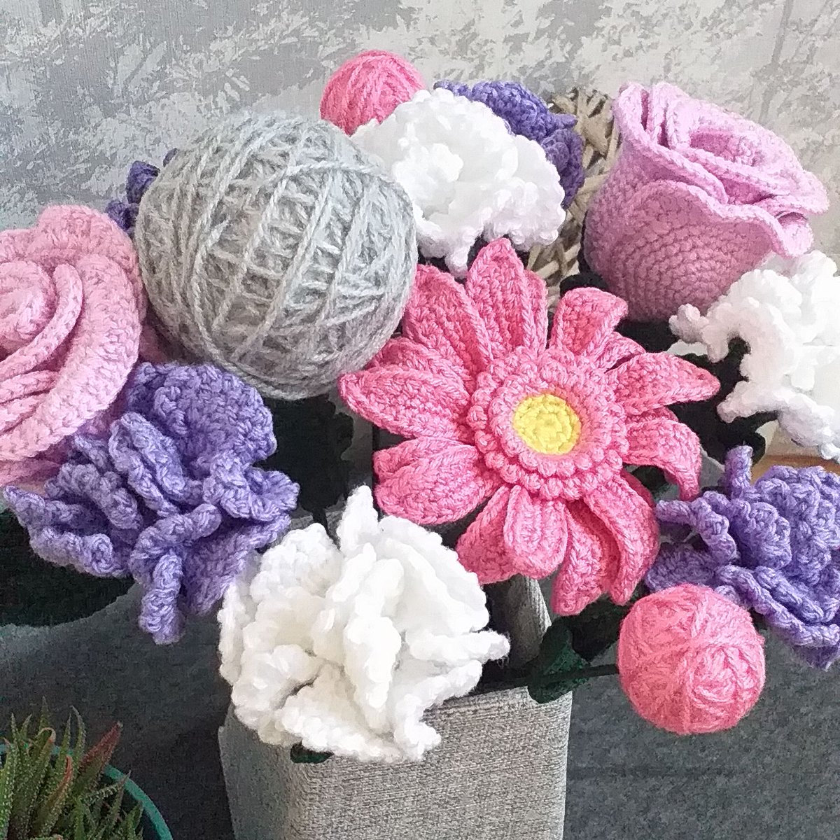 Katie0804Harry's tweet photo. Another bouquet left this week as a birthday gift. I love making these flowers #crochet #flowers #gift #birthday #handmade #foreverflowers #etsy #etsyshop #etsyseller https://t.co/GvxZqwjhtK