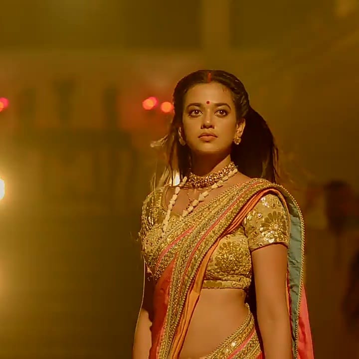 fanclubofshruti's tweet photo. Wow 💃 Excited 💃chamchamrani is back
Tonight's episode her dance performance 💃
Don't miss tonight's episode #NamakIsskKa #9pm on colorstv
#ChamChamRani #ChamCham
#Kahani #ShrutiSharma https://t.co/LPfWeKlTkw