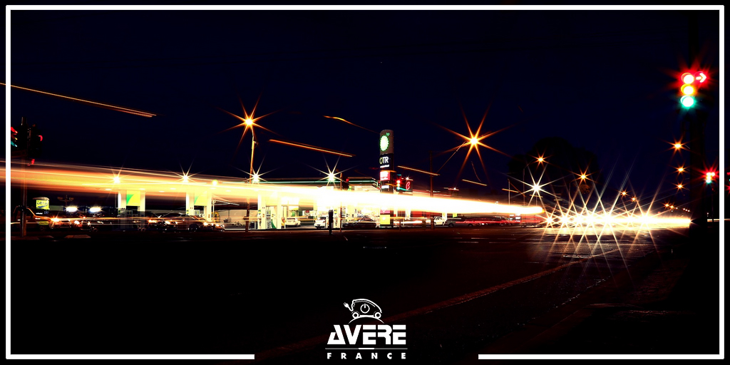 AvereFrance's tweet photo. "Les stations-service pourraient perdre 47 % de leurs ventes de carburants conventionnels d'ici 2035." ⛽️

C'est @colombus qui le dit dans une nouvelle étude intitulée : "Mobilité #électrique : quel avenir pour les stations-services ?" 👉 https://t.co/zFYkZp6B26 https://t.co/dCVmHTU0FA