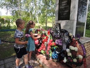 #СвечаПамяти #СвечаПамяти71 #Мыпомним Митинг у обелиска в рамках Всероссийской патриотической акции "Свеча памяти"