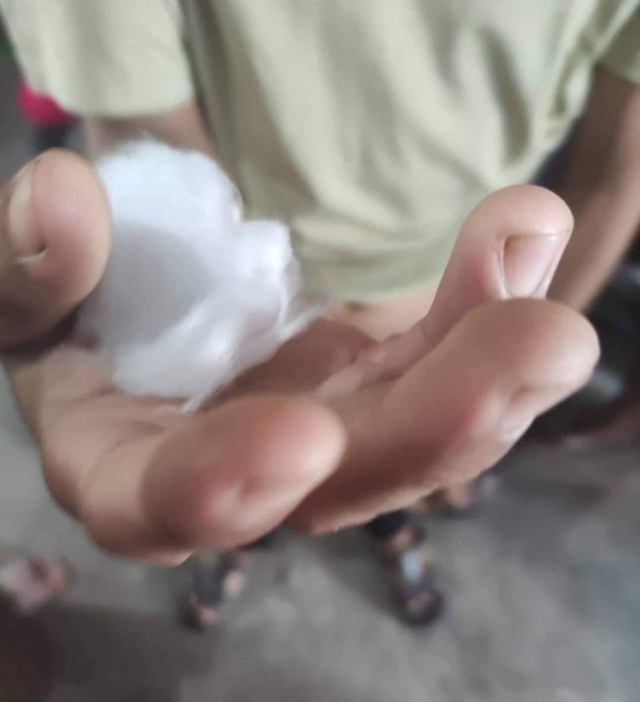 Shin02669747's tweet photo. tw // blood Junta terrorists recklessly opened gunfires near 54x111 st, Mandalay and injured a passerby carrying rice bag jn the back and arm. Other casualties are also reported. #UnfetteredAccessForAids #June22Coup  #WhatsHappeningInMyanmar https://t.co/SqK9RQ92cC https://t.co/tjKtdw0qF9