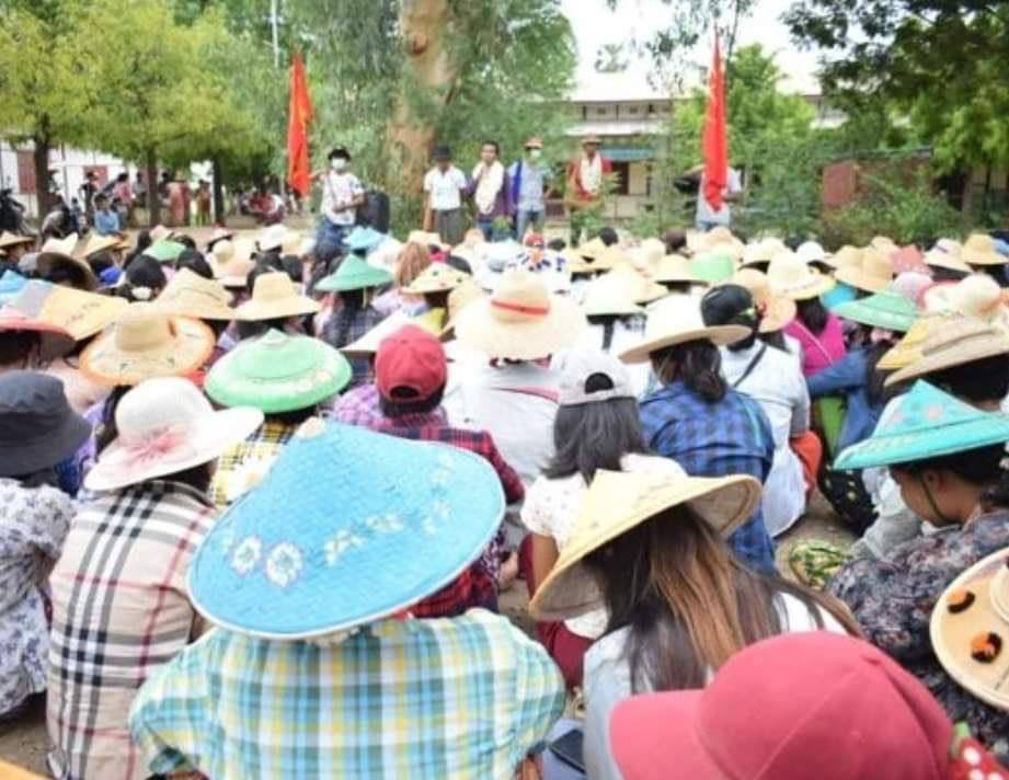 Shin02669747's tweet photo. Joint-Sit in protest by locals of northern Salingyi and eastern Yinmarpin Tsp in defiance of Genocidal Dictatorship. #UnfetteredAccessForAids #June22Coup  #WhatsHappeningInMyanmar https://t.co/gniQHEaD70 https://t.co/7sM86U8Q21