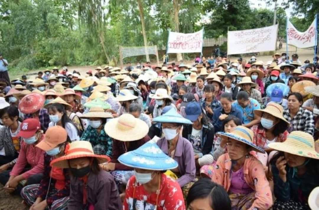 Shin02669747's tweet photo. Joint-Sit in protest by locals of northern Salingyi and eastern Yinmarpin Tsp in defiance of Genocidal Dictatorship. #UnfetteredAccessForAids #June22Coup  #WhatsHappeningInMyanmar https://t.co/gniQHEaD70 https://t.co/7sM86U8Q21