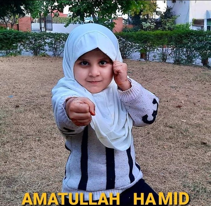 KishwerKhan16's tweet photo. She is Amatullah Hamid world youngest motivational speaker 💕she is proud of Kashmir and proud for very girl...💕May Allah Almighty bless her 💕 https://t.co/7eG58yz7Xs