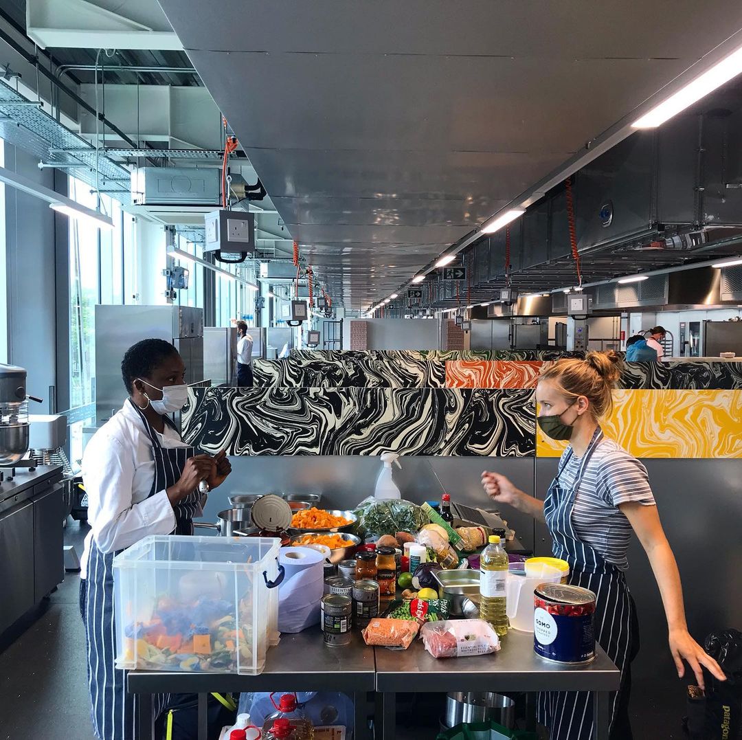 *Sneak peek* Our food team are thrilled to have moved into @mission_kitchen #NewCoventGardenMarket. Here they are cooking up some delicious #MamaLeys meals ready to go into @OasisWaterloo @oasishubcoffee from tomorrow! 👀 🙌 All the updates over on IG >> instagram.com/mamaleyslondon/