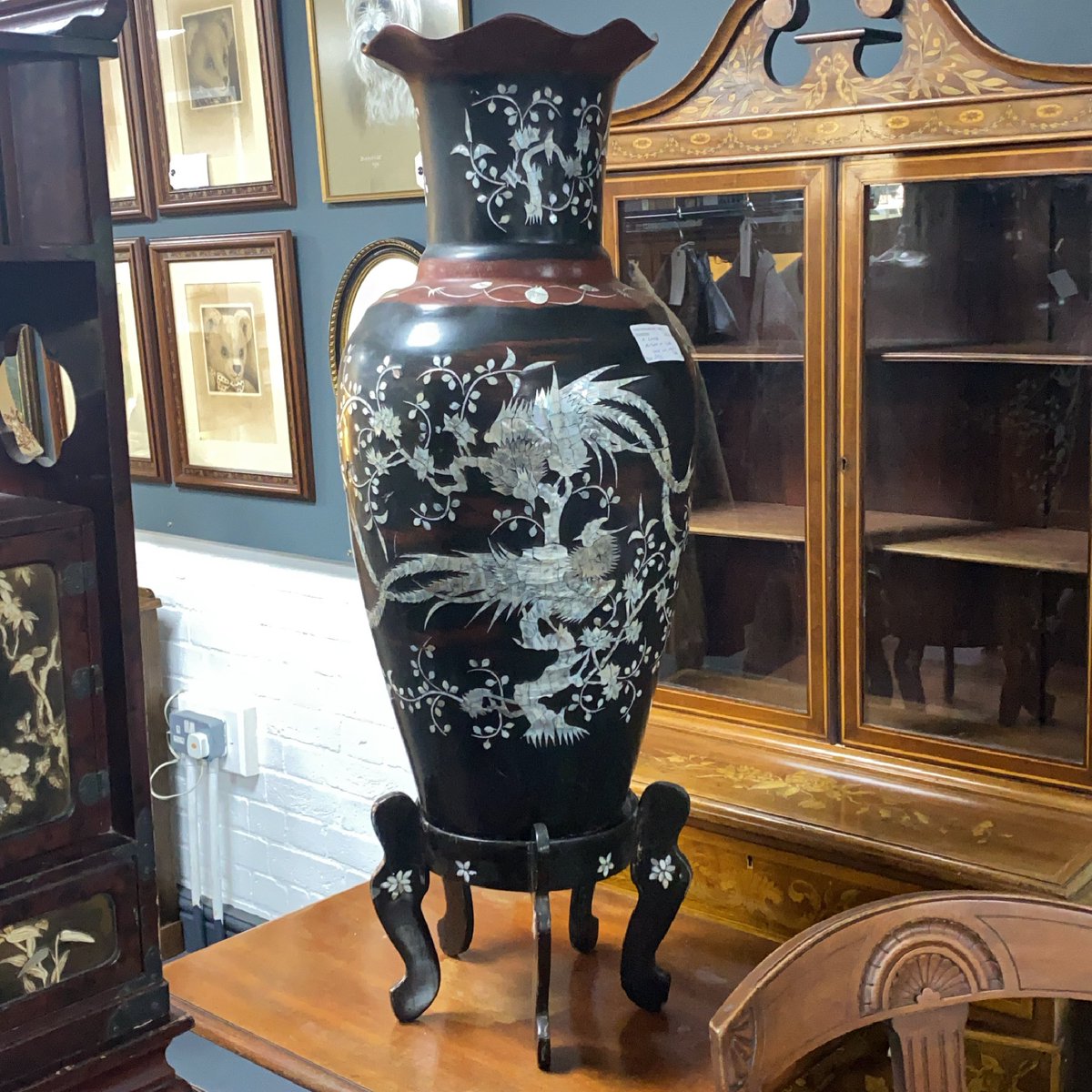 astraantiques's tweet photo. Morning! We are getting ready to open for 10am. #motherofpearl #vase #motherofpearlvase #interiordecor #interiorstyling #interiors #largevase #astraantiquescentre #hemswell #lincolnshire #homes https://t.co/HvOIwOjcos