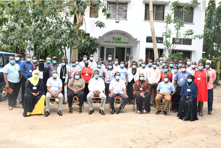 kalromkulima's tweet image. Dairy farmers from @garissacounty2 &amp;amp; @LamuCountyKe will be able to learn &amp;amp; adopt good dairy management practices following the ongoing training of trainers from the two counties
KALRO through the #KCSAP project is training 40 TOTs comprising County extension staff, Lead farmers &amp;amp;