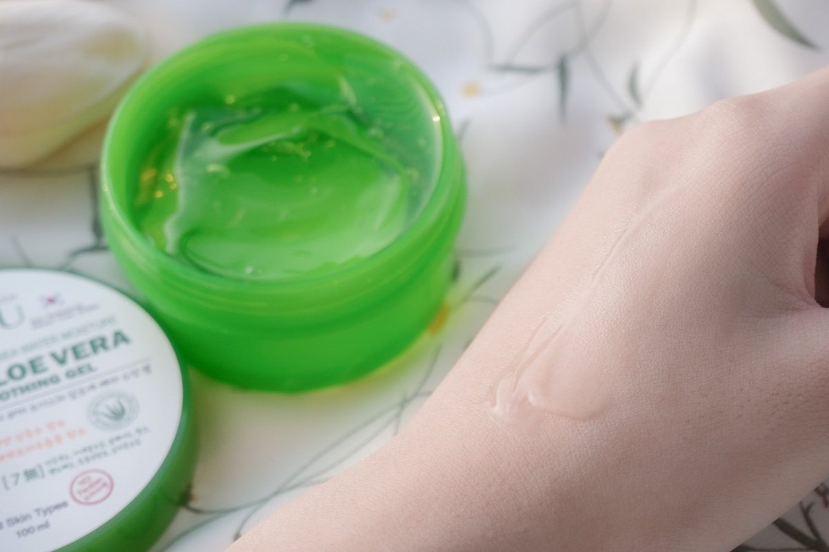 Iambanane_'s tweet photo. 💚ทุกคนขา #เจลว่านหาง โซคิวคือปังมาก กระปุก 100 ml. 69.- เค้าไม่มีพาราเบน อากาศร้อนๆ แบบนี้ ใช้ทาบำรุงผิวหน้า ผิวกาย เล็บ มือ ได้หมดเลย หรือจะทาบำรุงผิวหลังออกเเดดก็เริ่ด เค้าชอบที่น้องเพิ่มความชุ่มชื้นดี ซึมไว ไม่เหนอะหนะ เเถมมีส่วนผสมจากน้ำแร่ธรรมชาติด้วย #SOQU #soqualoevera https://t.co/TVGUqXy03Q