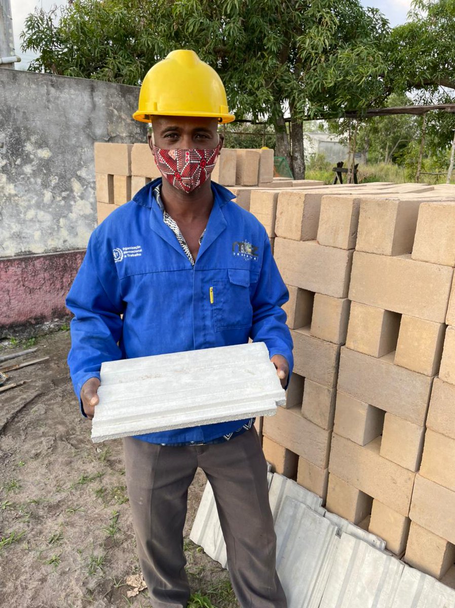 OitMoz's tweet photo. A #OITMoz visitou 4 cooperativas de produção de blocos e telhas de solo-cimento, uma iniciativa do Ministério das Obras Públicas, Habitação e Recursos Hídricos para a promoção de Habitação resiliente. https://t.co/ZhoMTcojRL