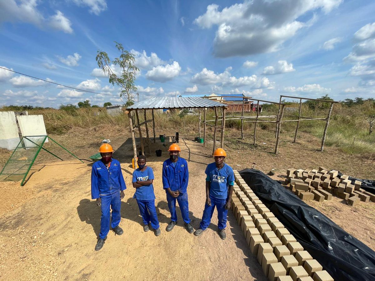OitMoz's tweet photo. A #OITMoz visitou 4 cooperativas de produção de blocos e telhas de solo-cimento, uma iniciativa do Ministério das Obras Públicas, Habitação e Recursos Hídricos para a promoção de Habitação resiliente. https://t.co/ZhoMTcojRL