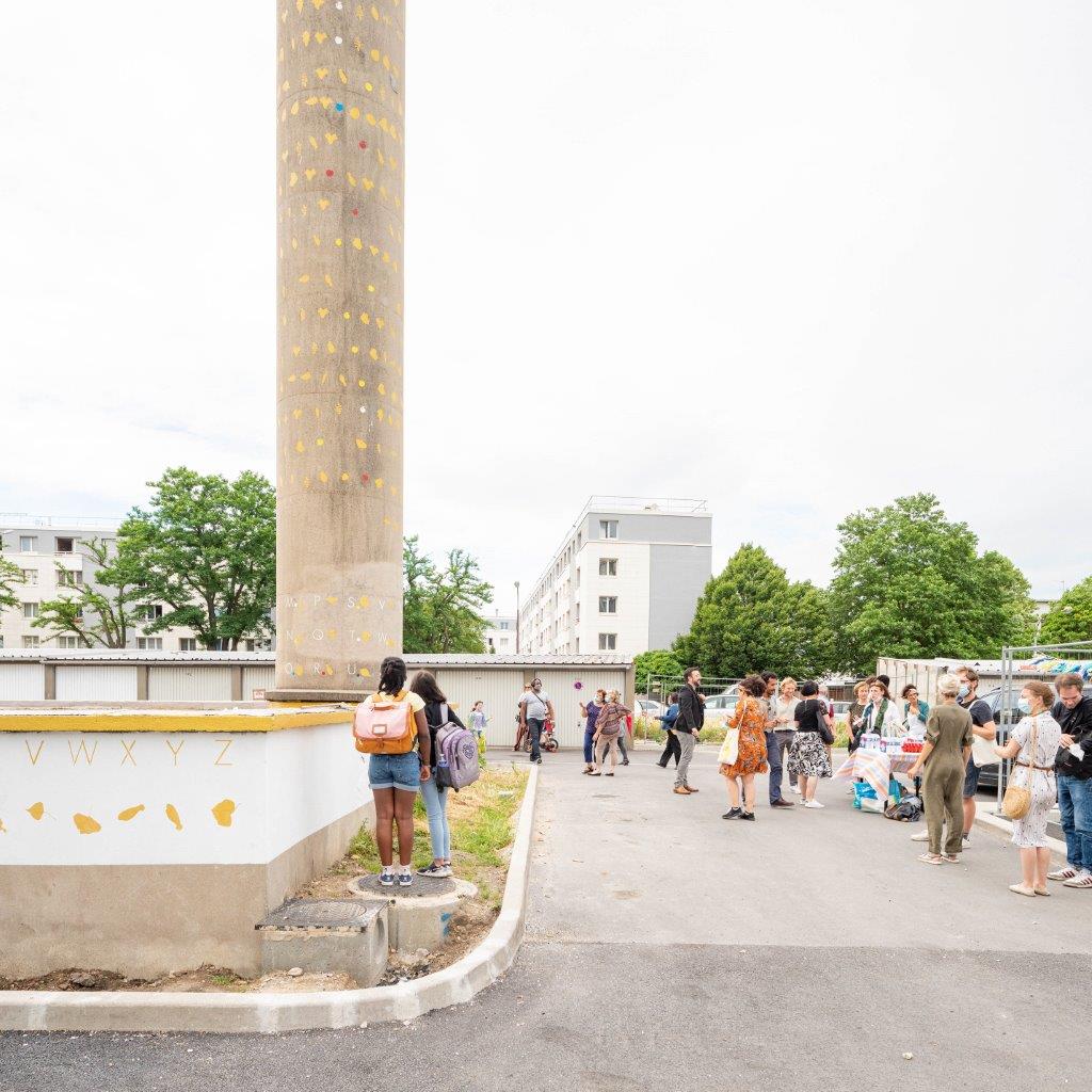 SEQENSofficiel's tweet photo. #RegardNeuf3 Inauguration de la cheminée des #Ruffins à Montreuil avec @ApesDsu #lesBeauxArtsParis 🎉Découvrez l'œuvre d'#EliasGama qui assimile la cheminée à un sceau d’écriture.
Bravo à tous les acteurs mobilisés pour ce beau projet ! Pour en savoir +👇
Credit : Luca Nicolao. https://t.co/EhzU1iaLoU