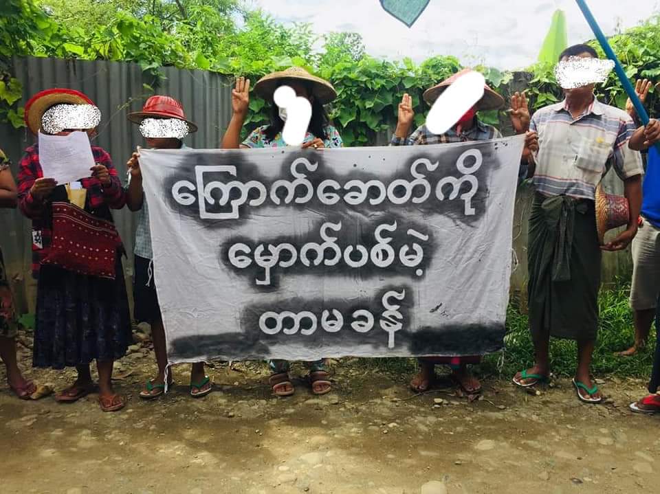 LeeDam_3's tweet photo. Amid obstacles and arrests, the people in #TamakhanMyoThit, Hpakant Tsp demonstrated to overthrow the military dictatorship. 

#UnfetteredAccessForAids
#June22Coup
#WhatsHappeningInMyanmar https://t.co/Ix4QhsZWT6