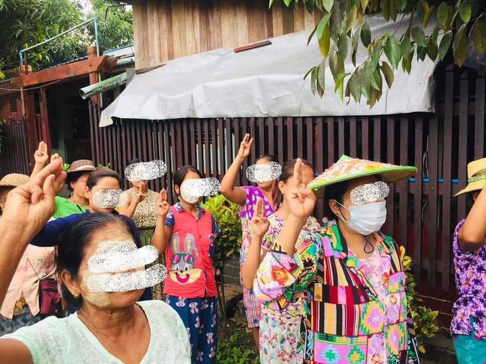 LeeDam_3's tweet photo. Amid obstacles and arrests, the people in #TamakhanMyoThit, Hpakant Tsp demonstrated to overthrow the military dictatorship. 

#UnfetteredAccessForAids
#June22Coup
#WhatsHappeningInMyanmar https://t.co/Ix4QhsZWT6