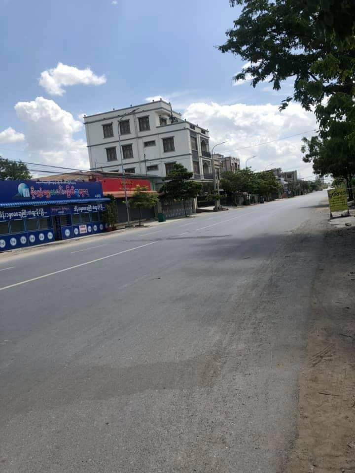 SpringBago's tweet photo. Current #ManawHeri Condition #Mandalay. 

Military thugs didn't allow to go 55x 57 St and forced to return the vehicles, and shot them if they do not. 
The SAC thugs especially targeted the youths. 

#WhatsHappeningInMyanmar
#June22Coup https://t.co/Io8ebEqYiT