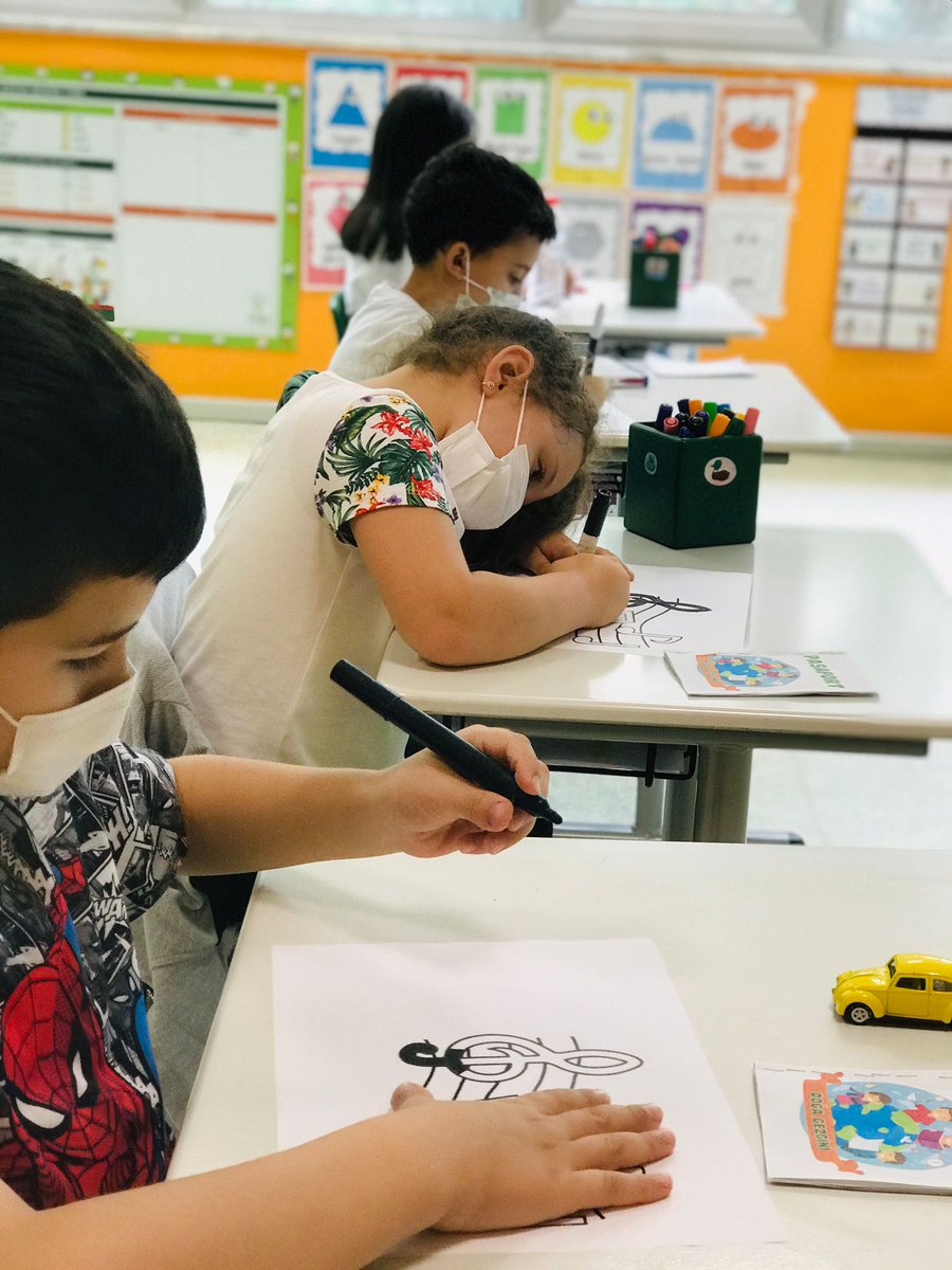 Sanatın bir diğer adı olan müzik ile tanıştık. 🎵 “Notalar” 🎶 şarkımızı dinlerken diğer bir taraftan da “kendi şarkımı söylüyorum” adlı resim çalışmamızı yaptık. <a href="/DogaOkullari/">Doğa Koleji</a> <a href="/aligundogdu44/">ALİ GÜNDOĞDU</a> <a href="/muratyos/">murat yöş</a> <a href="/GuldenOnat/">Gülden ONAT</a> <a href="/IzgiYelda/">Yelda izgi</a>