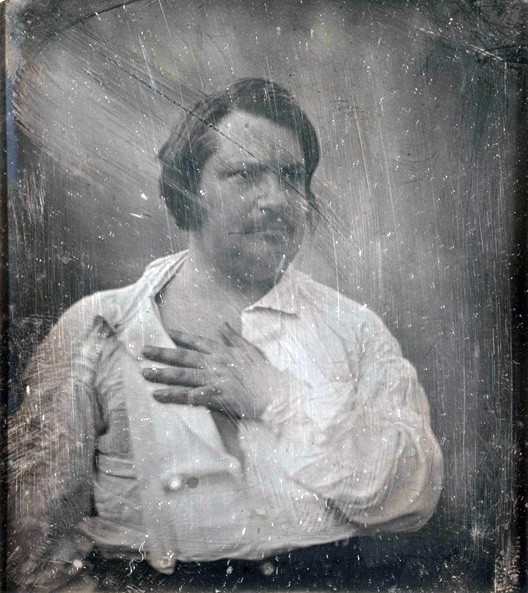 superlavis's tweet photo. "The fact that Balzac does not look at the lens reflects his mistrust of the new process - he lent it a magical character and feared that it would deprive him of his carnal envelope."

Read more 👉 https://t.co/R1iHf1vtiw

#TheHistoryofPhotography #IventionofPhotography https://t.co/neThiIG1CD