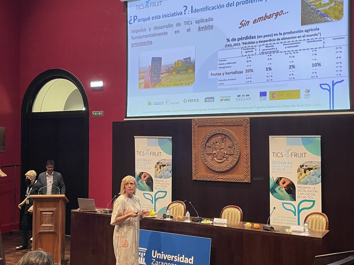 Esther Arias de @PCTAD nos presenta, dándonos una visión global, el proyecto #tics4fruit. Presentándonos también los tipos de desórdenes más frecuentes en #fruta y el estudio de diagnosis en mercas realizado durante esta fase del proyecto