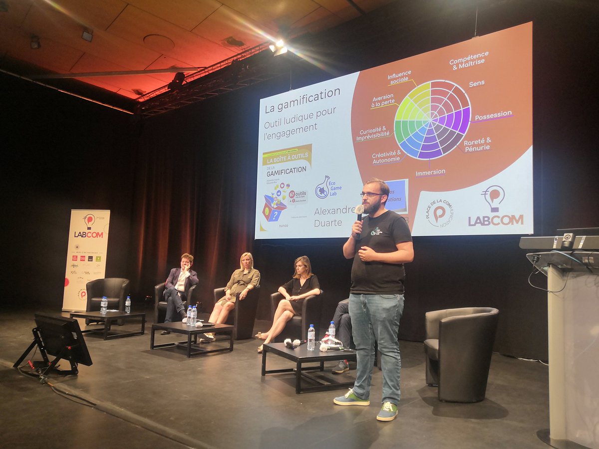 PdelaCom's tweet photo. #LABCOM2021 "la #gamification c'est une méthode pour générer de l'engagement. Ce n'est pas réservé aux hardcore gamers. On exploite les mécanismes ludiques : stratégie, immersion, éléments de progression. Le fun mais en apportant quelque chose à l'entreprise" @Alex_Ecogamelab https://t.co/O3lNmQOaJz
