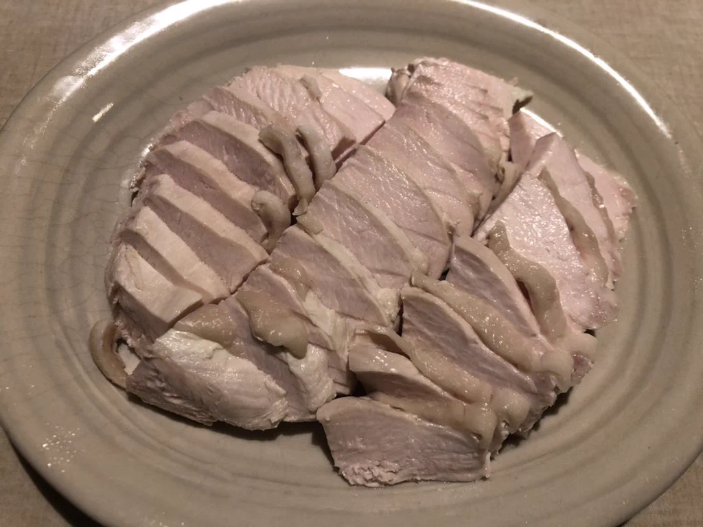 鶏むね肉のオススメレシピ！茹でるだけでしっとりチキンと鶏スープが完成！