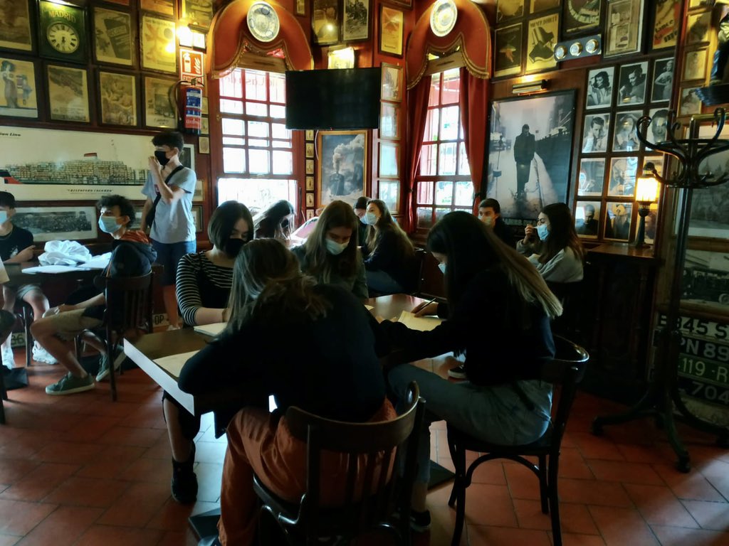 costa_fleming's tweet photo. Hoy es el #primeday2021 y nosotros hemos visitado el #comerciolocal de toda la vida, fomentando el emprendimiento del barrio con los alumnos del @altairmadrid #makingbarrio con @ManuRodriguezCC @RestauranteNait @EJSMadrid #BibieBibo https://t.co/RaKnKZrxGV