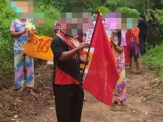 Anti-dictatorship strike in #Kanpauk, #Dawei District, #Tanintharyi Region.

#UnfetteredAccessForAids
#June22Coup
#WhatsHappeningInMyanmar
