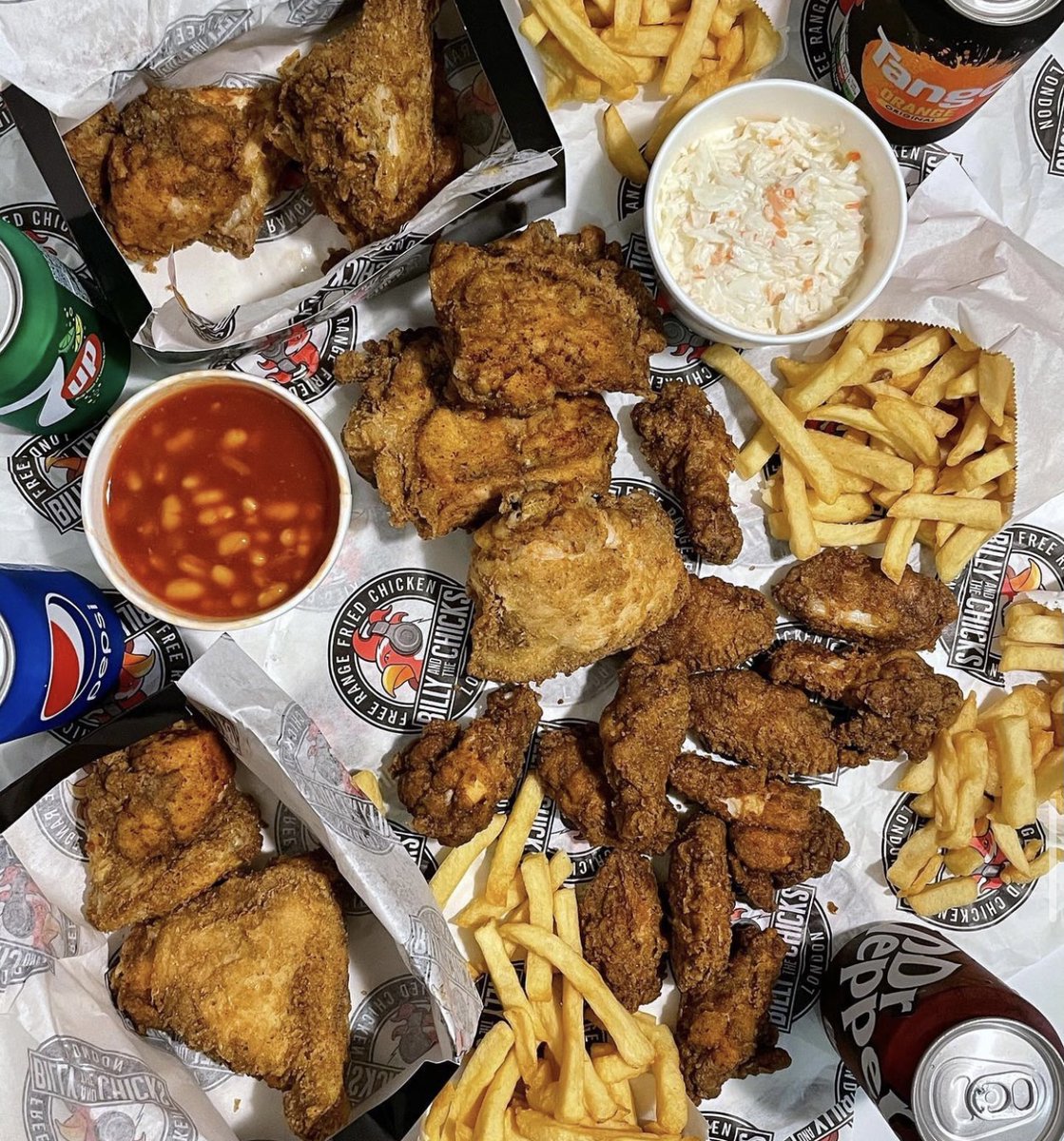 MATCH DAY MADNESS 🙌 40% off everything on our entire menu - now that's what I'm talking abouttt! If you're lucky enough to live in the Canary Wharf area we're available EXCLUSIVELY on <a href="/deliveroo/">Deliveroo</a> / 📸: <a href="/tranvfood/">Steven Tran</a>
