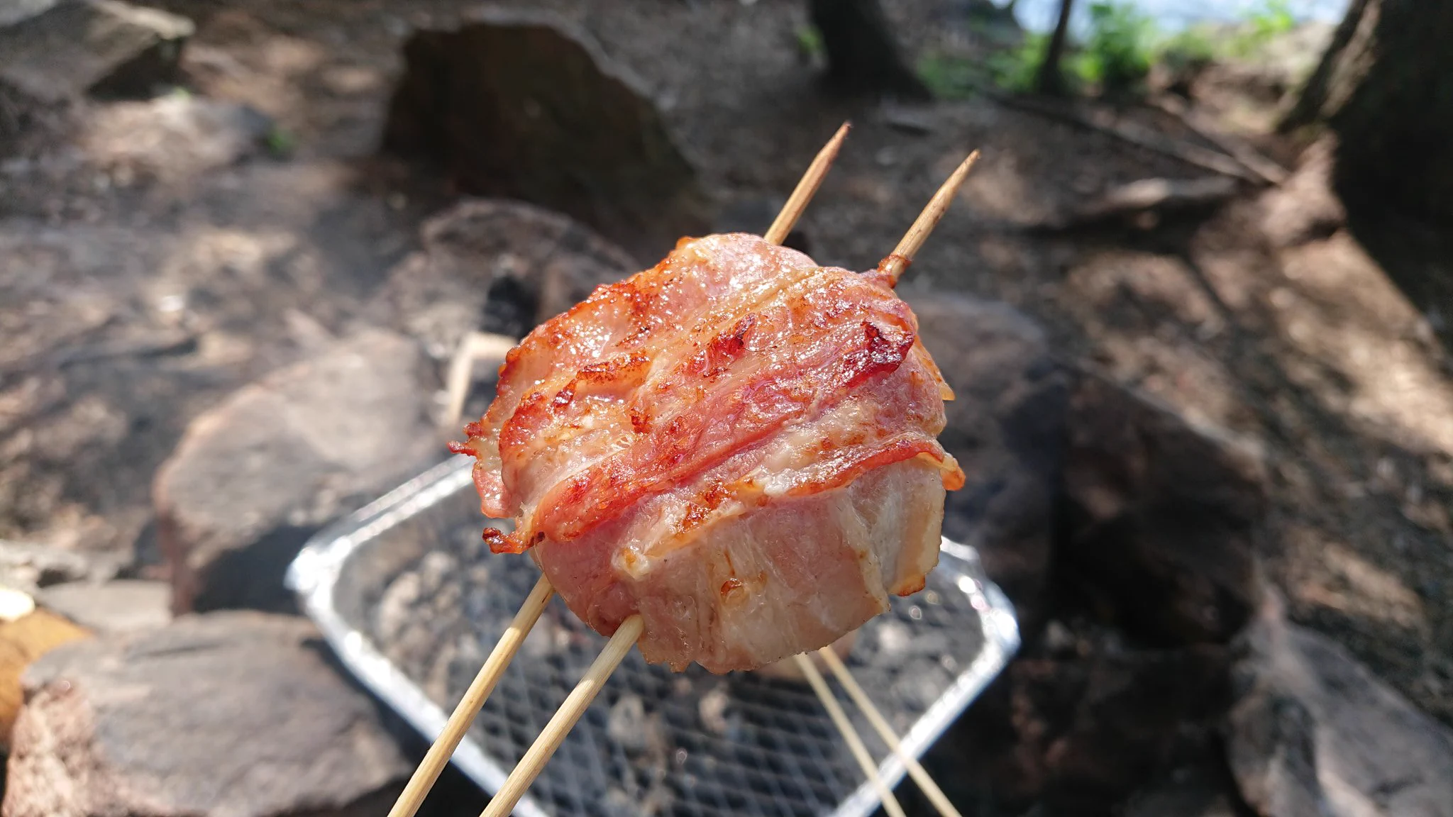 フィンランドの人生が変わるBBQ！マッシュルームにチーズを詰めてベーコンで巻いて焼く！！
