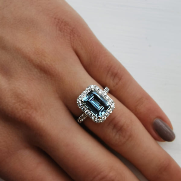 KayesJewellers's tweet photo. A stunning aquamarine and diamond ring, perfectly complimented with thirty two round brilliant cut diamonds. All mounted in an entirely handmade platinum ritz setting 💎
.
.
.
#kayesjewellers #createdandcrafted  #aquamarine #gemstones #engagementring #chester https://t.co/uDlmsSE0bG