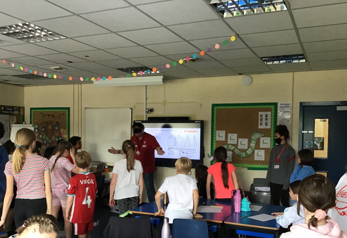 We know it is just as important to look after our mental health as it is to look after our physical health. Time for a mental health workshop with <a href="/LFCFoundation/">LFC Foundation</a> #mentalhealth #mentalhealthmatters #healthandwellbeingweek2021 <a href="/Mosspits_PE/">Mosspits PE & Sport</a>