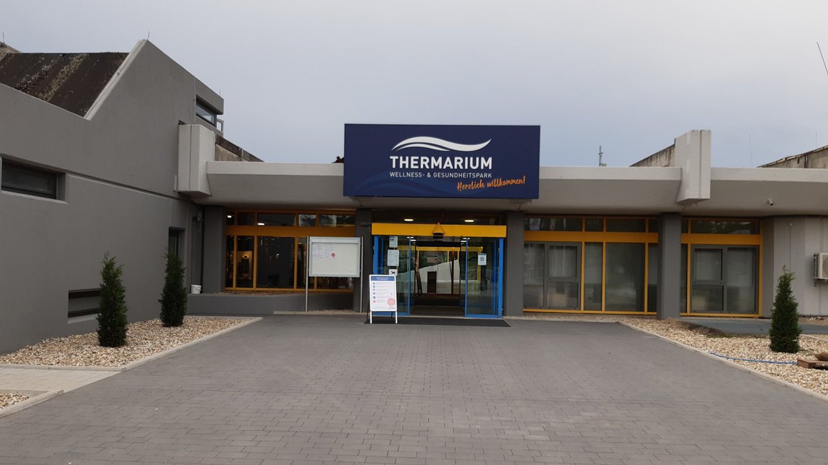 BSNotizen's tweet photo. ENDLICH! Für alle, die es noch nicht gehört oder gelesen haben: Seit gestern hat das THERMARIUM Bad Schönborn wieder geöffnet! Und zwar: Thermal-Solebad, Saunalandschaft, Totes-Meer-Salzgrotte, Thermarium-Shop, "Vitalis"-Gastronomie. Nähere Infos unter https://t.co/FdrSfYBTNL https://t.co/npGHVdvUCU