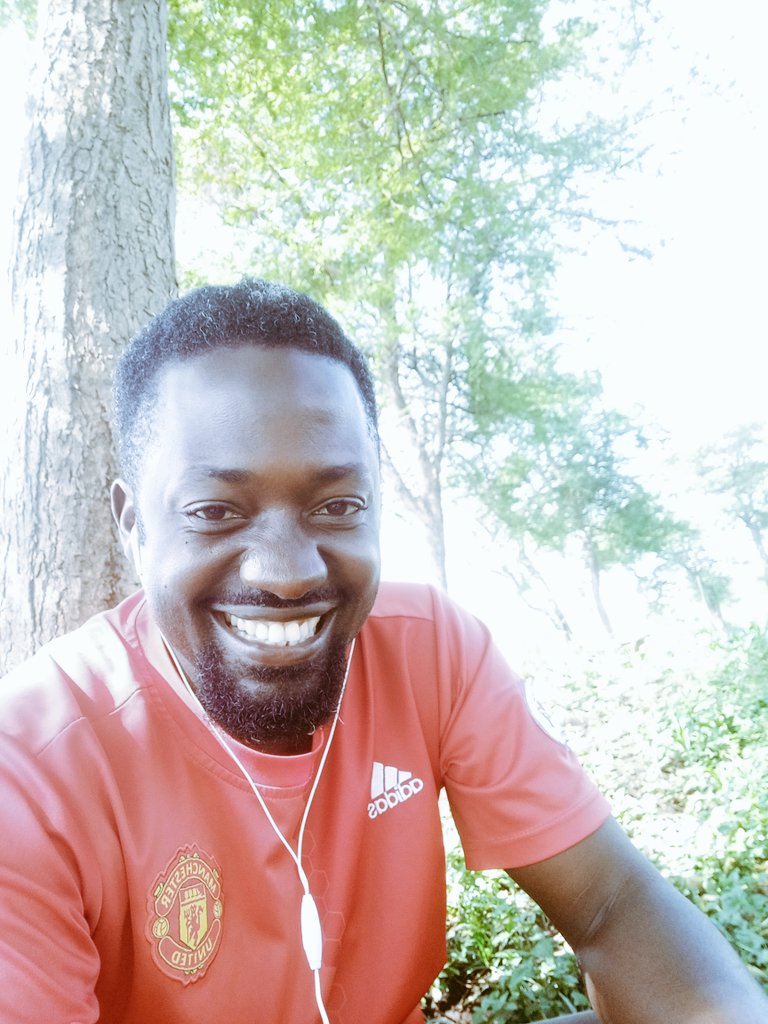 jkwasikye's tweet photo. Man United. Remember to cover your teeth and nose with a mask, especially if your are not at home.#KeepSafeUg https://t.co/KbGaixUxN0