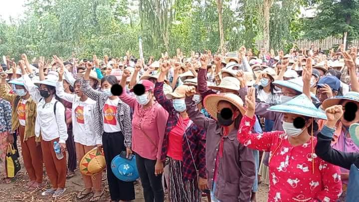 SayuriniIII's tweet photo. Hundreds of people from #Sarlingyi Tsp and #Yinmabin Tsp, #Sagaing Region rallied and marched against the military regime.

#UnfetteredAccessForAids
#June22Coup
#WhatsHappeningInMyanmar https://t.co/pkBBDRYumF