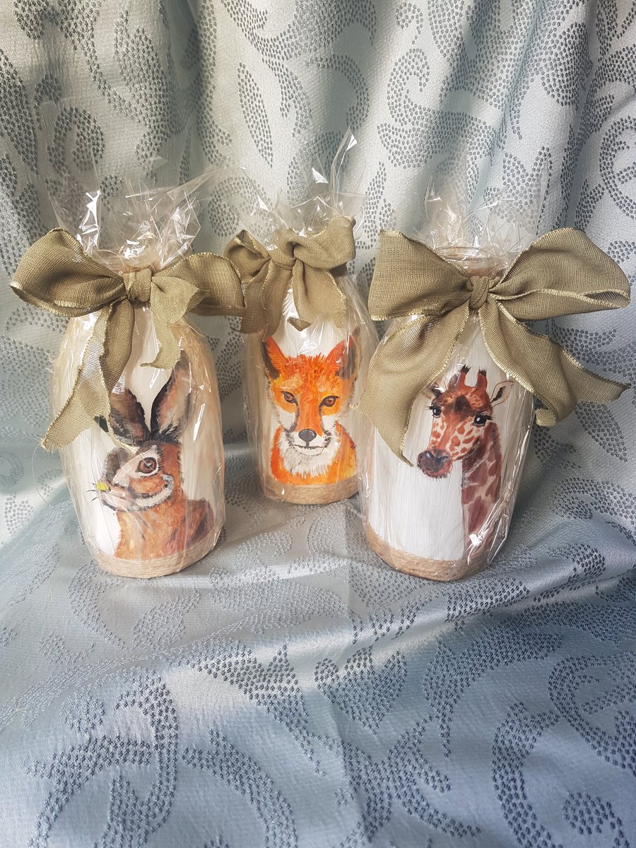 KerenArtyElves's tweet photo. Well these upcycled bottles have gone to their new home #getcreated #upcycle https://t.co/loV6jCgi0p