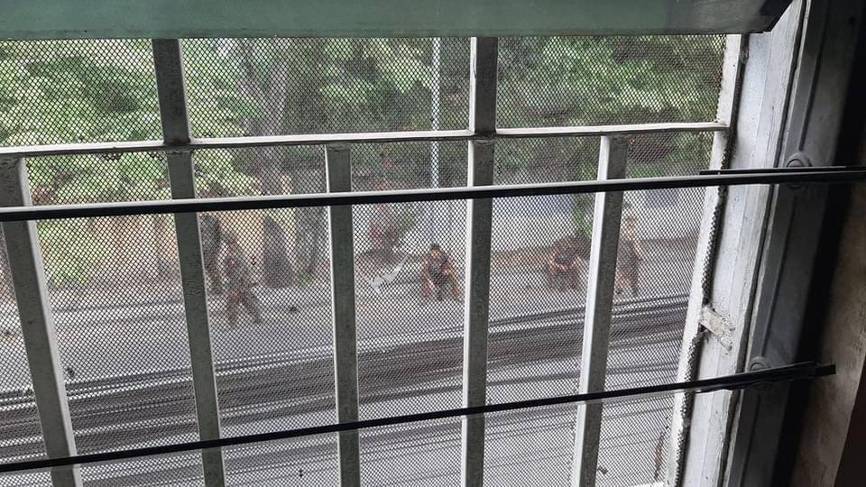 SAC troops are seen deploying at 69th street and 35th street in Mandalay. #WhatsHappeningInMyanmar  #June22Coup  #GlobalArmsEmbargo