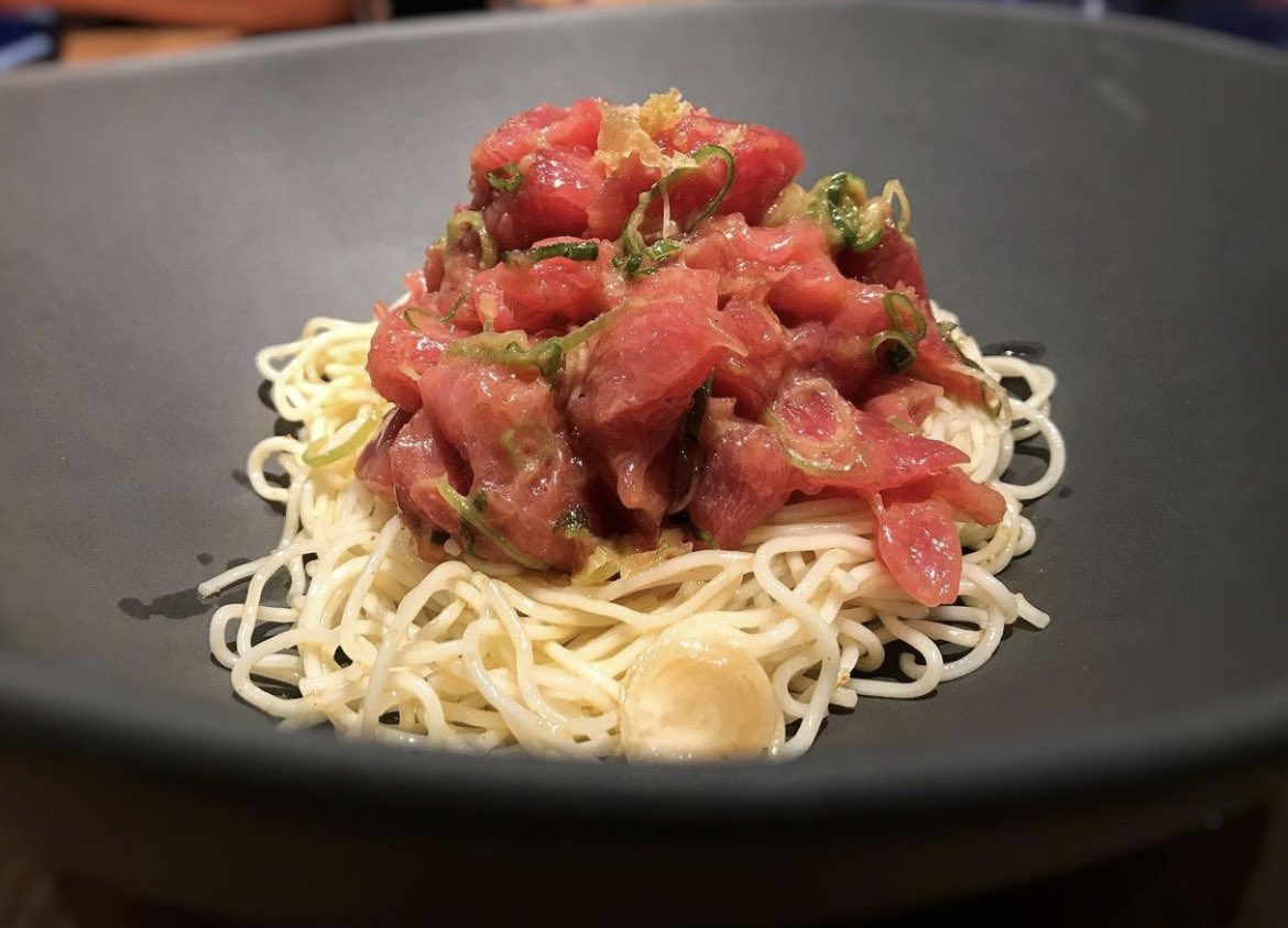 Nuestra boloñesa de atún es un tartar de #atunrojo con espagueti #japo 🥢
#sushilocura🔪🌶🐟 #producto #top #must #amazing #tastyfood #igers #foodie #yummyfood #Madrid 
📸 @potoko1981