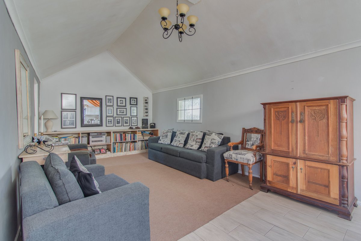 LRE_Group's tweet photo. UNIQUE HOME WITH LOTS OF POTENTIAL! | R2,599,000

This property offers two bedrooms with BIC. Two bathrooms, open plan kitchen, dining room, lounge, braai area, garage, 6 parkings, granny flat and a wellpoint.

https://t.co/iysucdwbMG
#property #forsale #milnerton #realestate https://t.co/mUg1aR1eAz