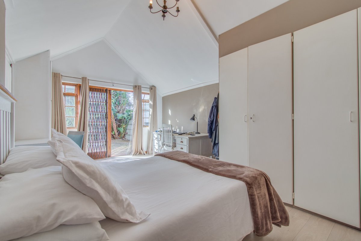 LRE_Group's tweet photo. UNIQUE HOME WITH LOTS OF POTENTIAL! | R2,599,000

This property offers two bedrooms with BIC. Two bathrooms, open plan kitchen, dining room, lounge, braai area, garage, 6 parkings, granny flat and a wellpoint.

https://t.co/iysucdwbMG
#property #forsale #milnerton #realestate https://t.co/mUg1aR1eAz
