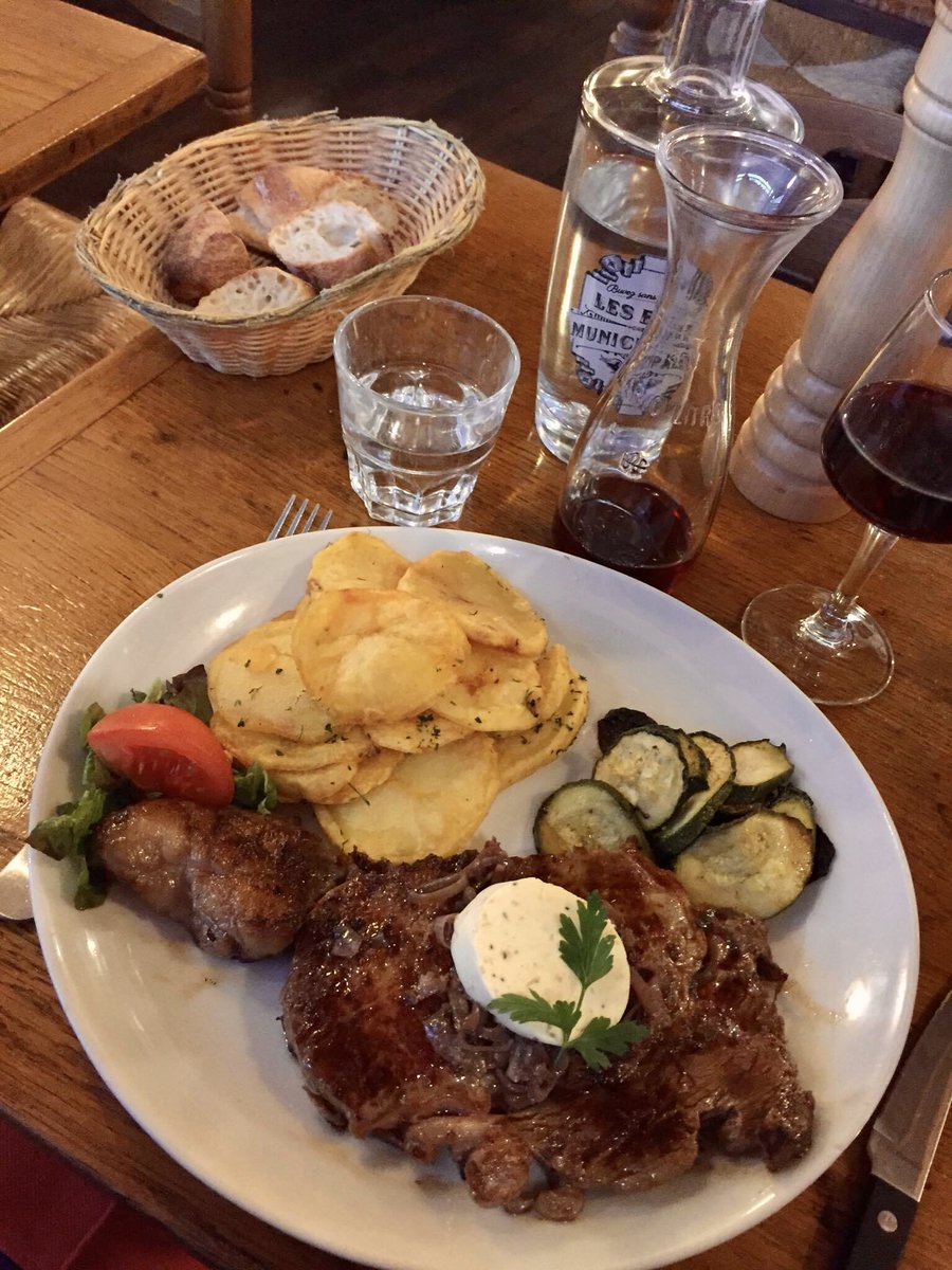 ciaraquill's tweet photo. #OnThisDay three years ago in #Paris Enjoyed an apéritif en terrasse 🍷 at #LePenty bar near Marché d’Aligre in the 12th arrondissement followed by dinner 🍽 at my favourite place #LEncrier near Gare de Lyon. 😋#France 🇫🇷 💙🤍❤️ #ParisMeManque #IMissParis #WhenWeTravelAgain ✈️ https://t.co/yLa6NCrhYE